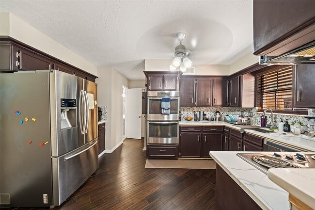 Building Photo - 715 Marne Ln