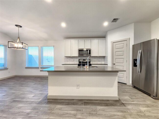 Building Photo - 14503 Rain Tree Dr
