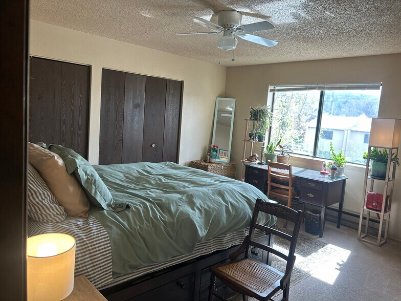 Primary Bedroom - 1900 Florida Rd