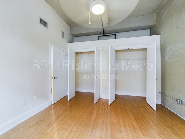 Building Photo - 815 Perry St