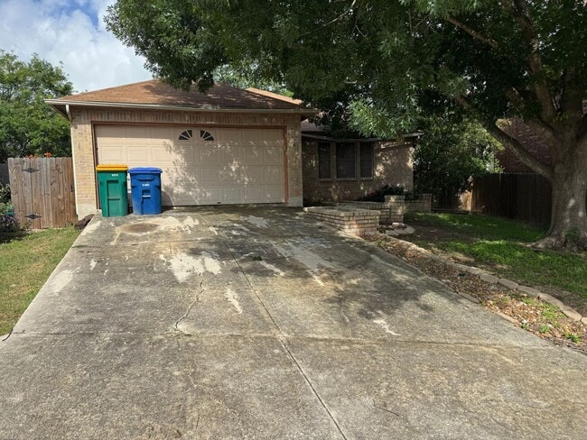 Building Photo - 8003 Chestnut Manor Dr