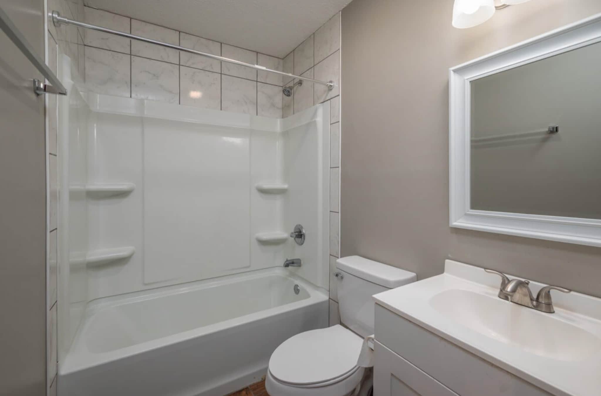 Building Photo - 704 Roundhouse Rd