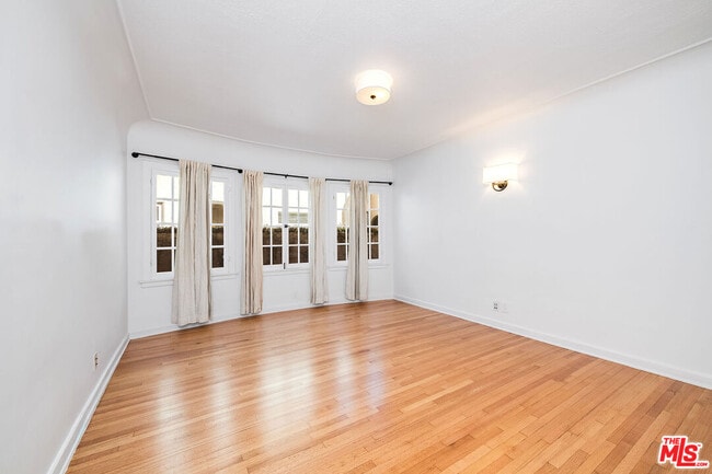 Building Photo - 1217 S Genesee Ave