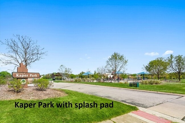 Building Photo - 1058 E Danbury Dr