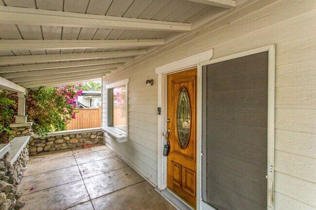 Building Photo - 1359 Jasper Ave