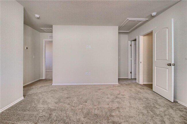 Building Photo - 13909 Osmarea Dr