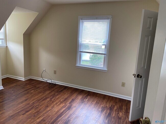Building Photo - 402 Crutcher Cir