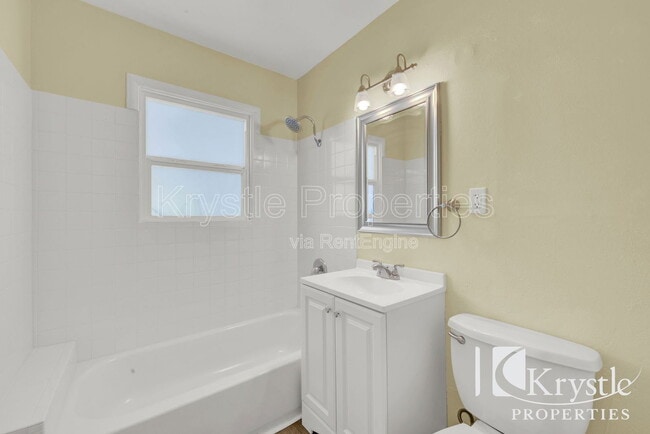 Building Photo - 579 Cedar St