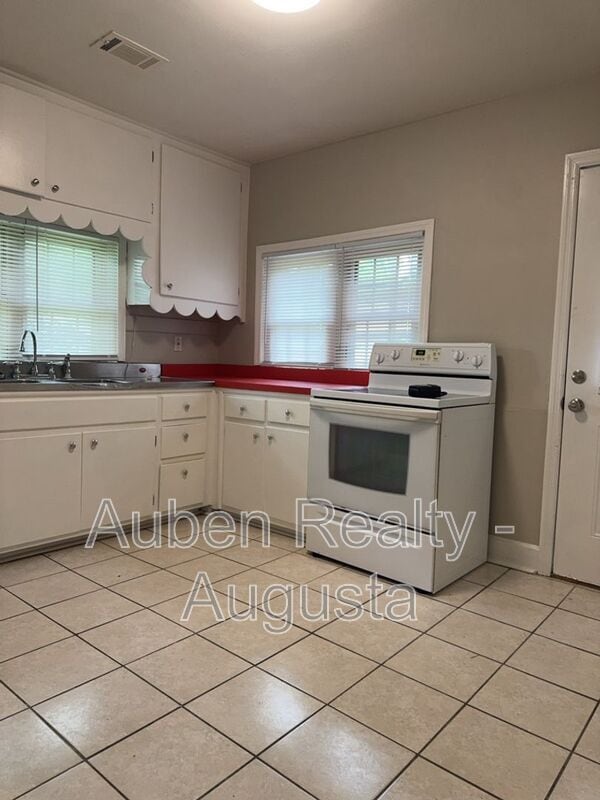 Building Photo - 328 Seminole Dr