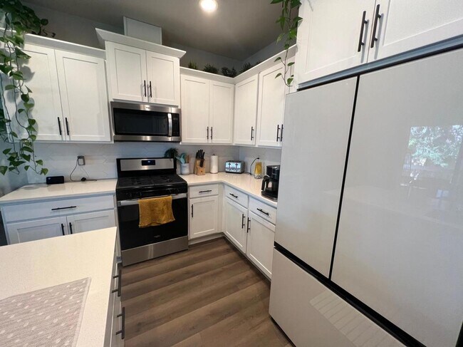 Building Photo - 2311 Quail Run Ln S