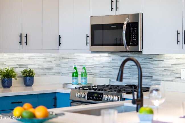 Building Photo - 914 E Osborn Rd