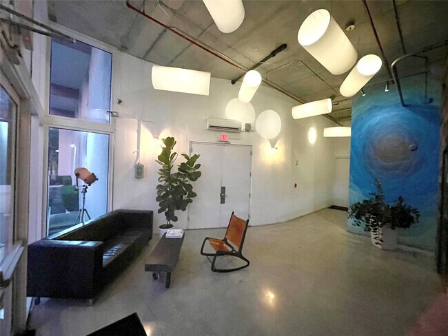 Building Photo - 444 N E St