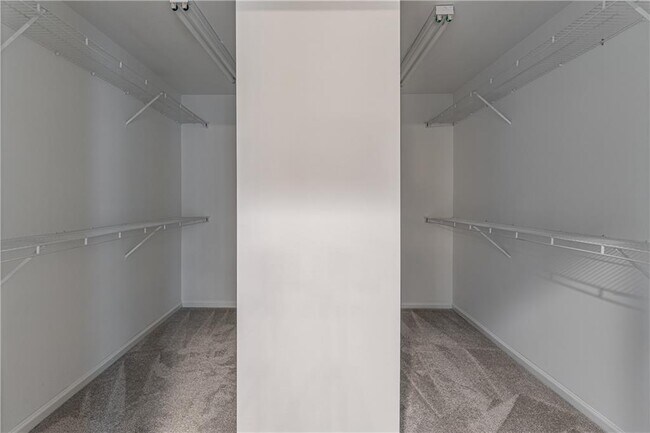 Building Photo - 230 Albrighton Ct