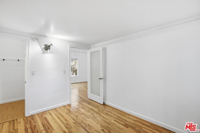 Building Photo - 325 Vernon Ave