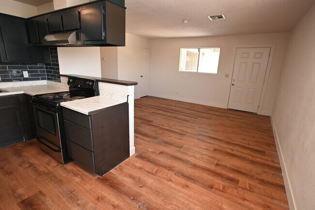 Building Photo - 2 Bedroom Apartment -Las Vegas -NO PETS -1...
