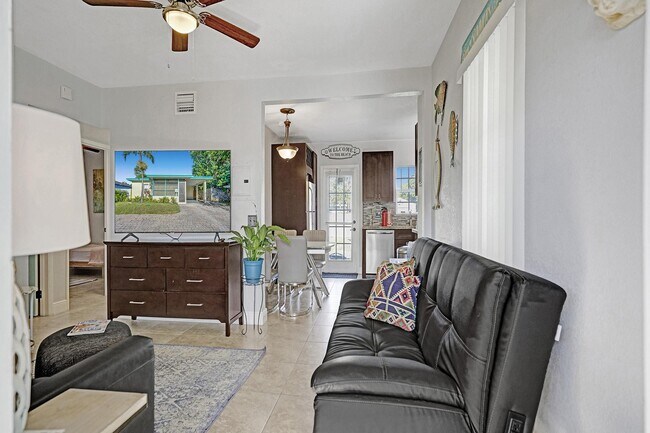 Building Photo - 1417 N Andrews Ave