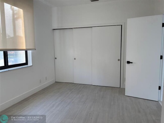 Building Photo - 2550 Jardin Terrace