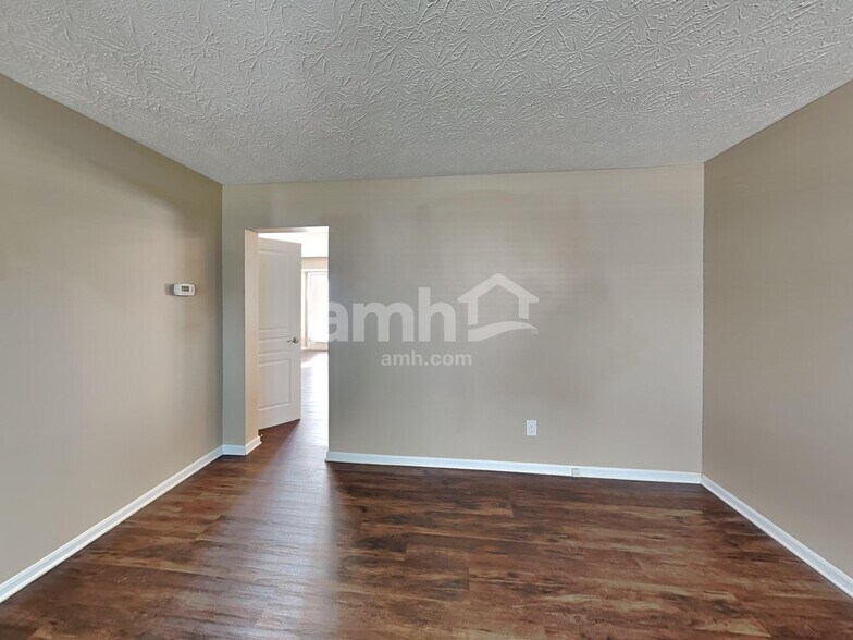 Building Photo - 6694 Waverly Park