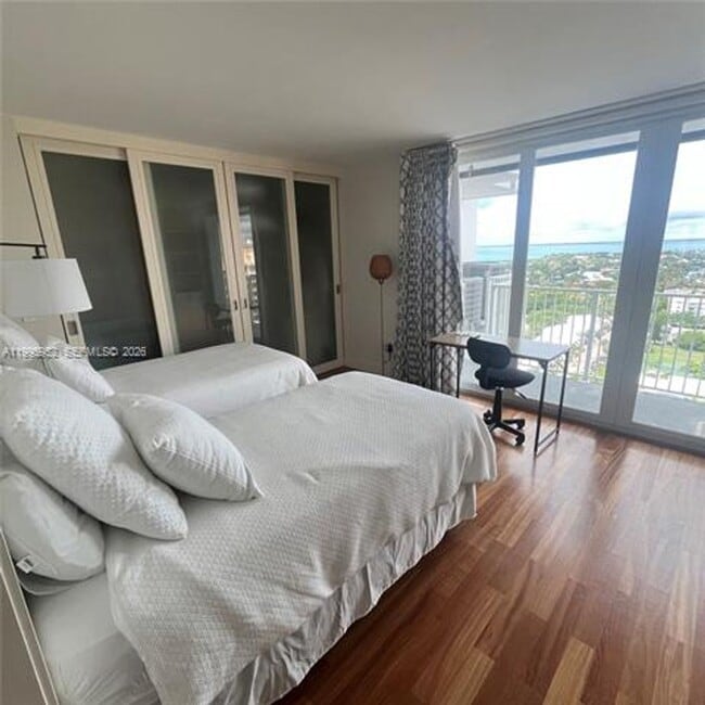 Building Photo - 881 Ocean Dr