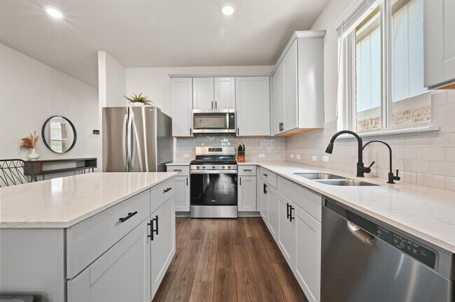 Building Photo - 516 Grace Lilly Dr