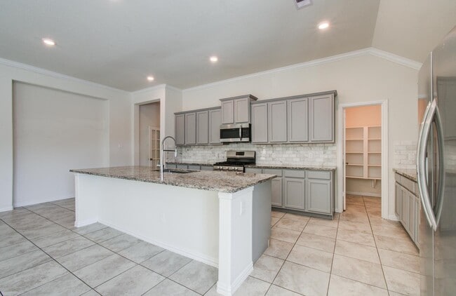 Building Photo - 1011 Veer Dr