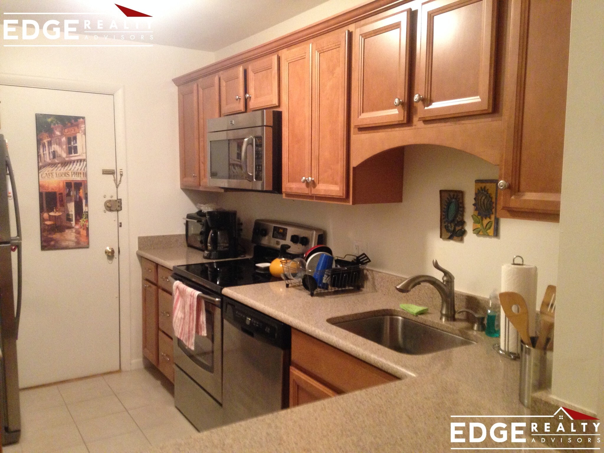 Building Photo - 804 Centre St