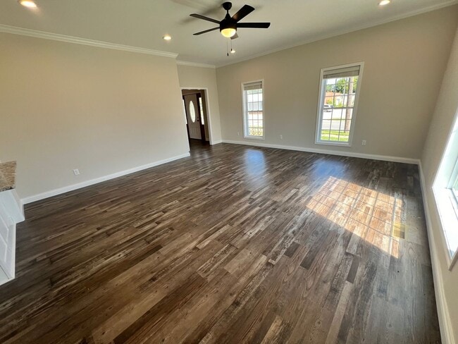 Building Photo - Spectacular newly remodeled home, next to the Square, Franklin, Ky