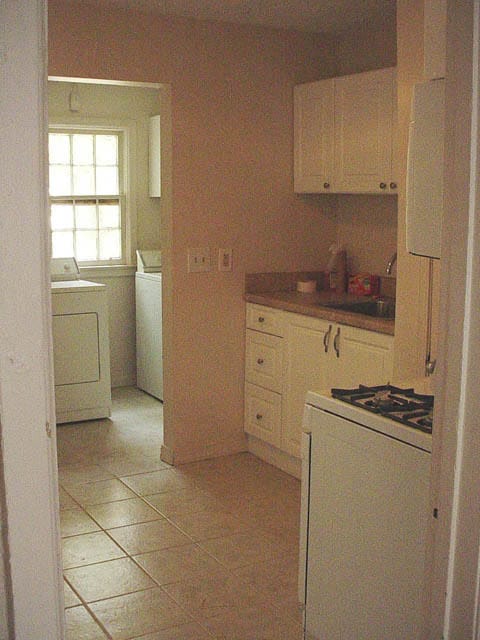 Building Photo - HOUSE FOR RENT