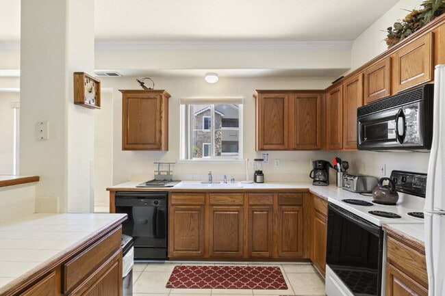 Building Photo - First-Floor Condo in Stratmoor Hills