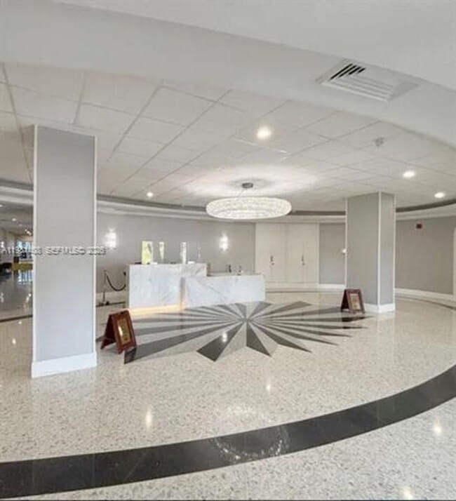 Building Photo - 3140 S Ocean Dr