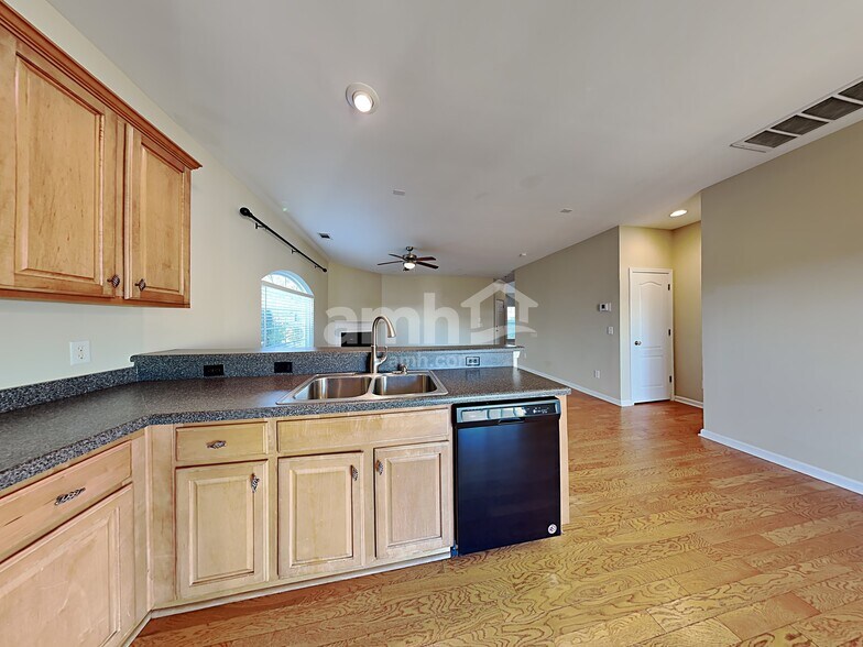 Building Photo - 17 Pfeiffer Ct