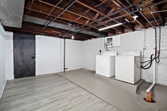 Building Photo - 6271-6273 Odell