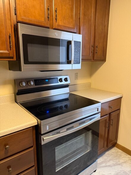 Building Photo - 452 Sunset Dr