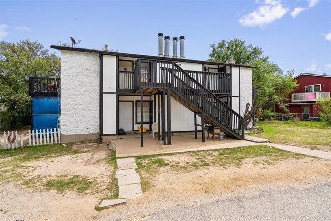 Building Photo - 302 Hedgewood Dr