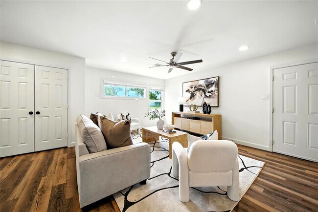 Building Photo - 1610 Antoine Dr