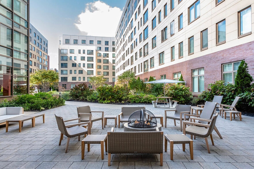 Building Photo - 303 Third Street-SI FL1-ID387