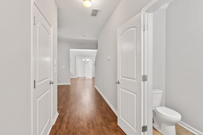 Building Photo - 3 Bedroom Townhome in Jonesboro!