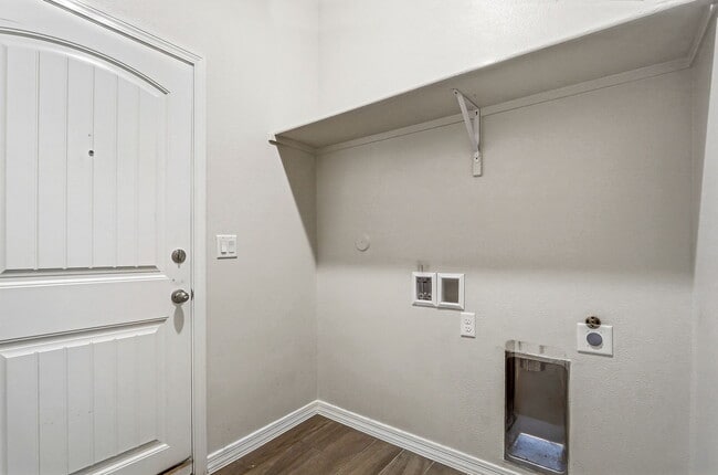 Building Photo - 649 La Entrada Cir