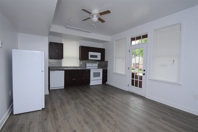 Building Photo - 528 E Parkway N Unit 15