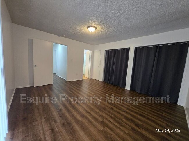 Building Photo - 2056 N Ventura Rd