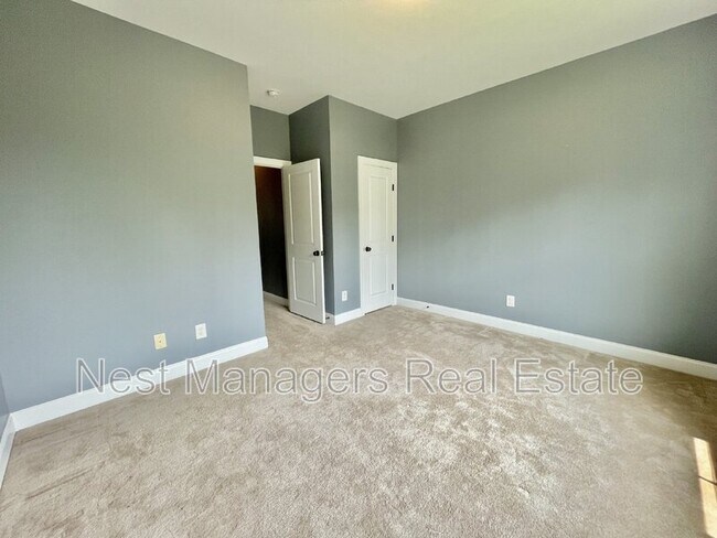 Building Photo - 4033 Hunting Path Dr