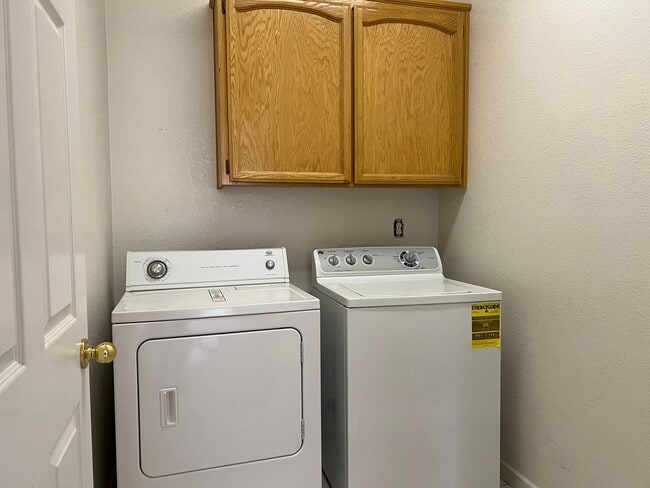 Building Photo - Beautiful 4 Bedroom 3 Bathroom in Folsom