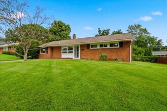 Building Photo - Charming 4-Bedroom Springfield Rambler Near Lake Accotink Park