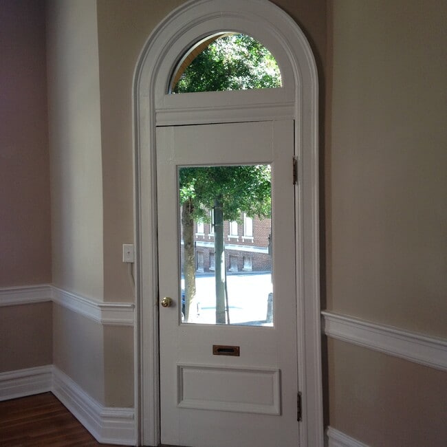 Building Photo - 1025 Church St