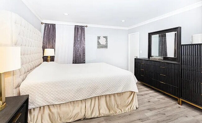 Building Photo - "Chic Pasadena Retreat: 1-Bedroom Gem with...