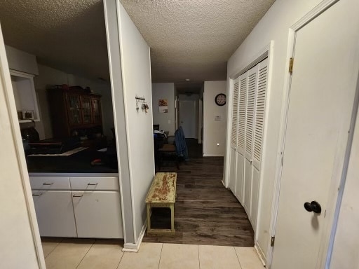 Building Photo - 220 Summertree Ln