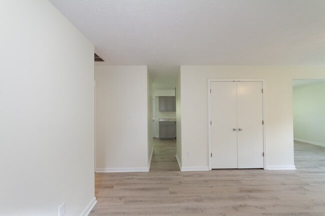 Building Photo - Updated 3 bedroom 1.5 bath home in desirab...