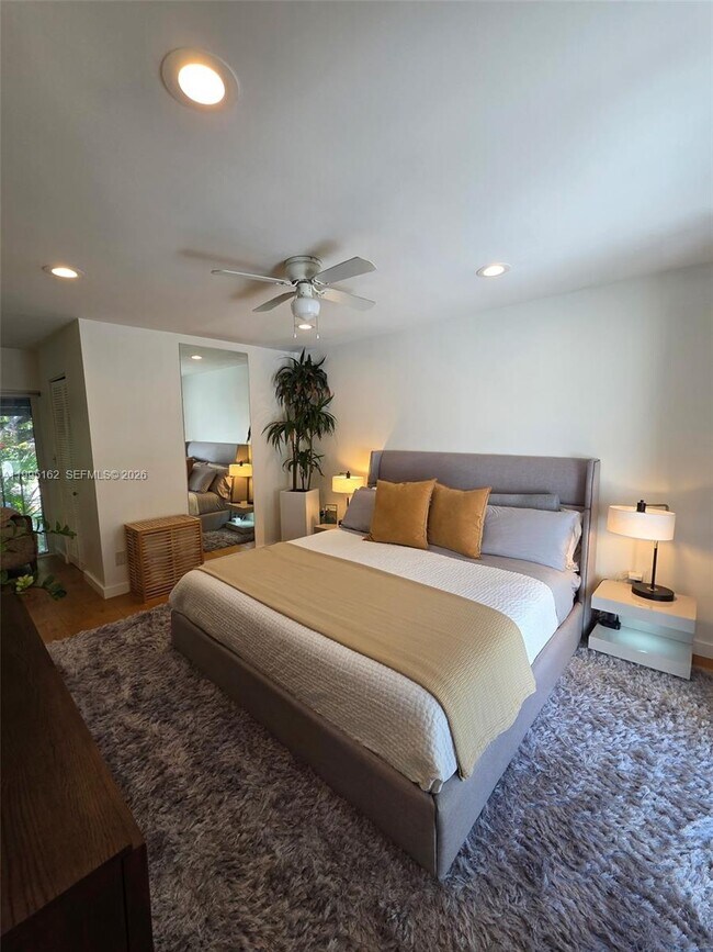 Building Photo - 2848 SW 22nd Ave