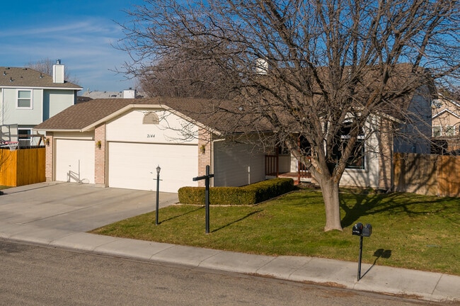 Building Photo - 2144 N Fastwater Ave