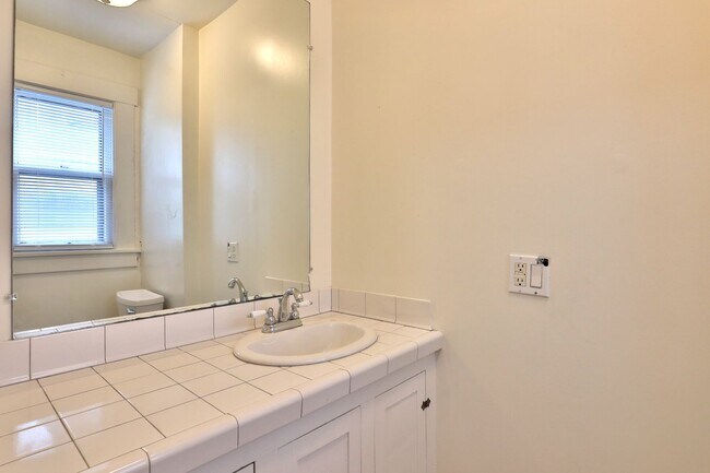 Building Photo - 212 E Patterson Ave